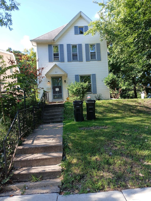 view of front of home featuring a front lawn