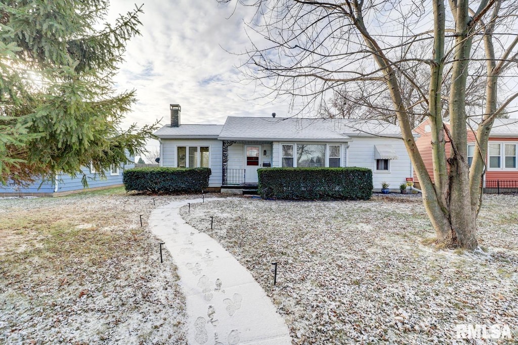 view of front of property