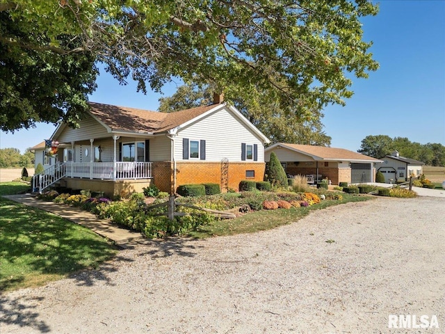 single story home with covered porch