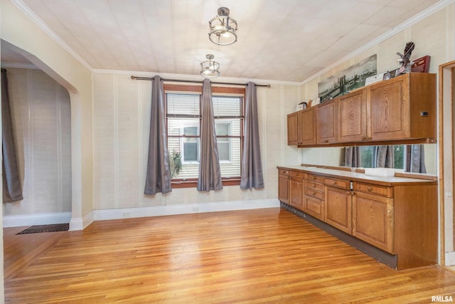 kitchen featuring an inviting chandelier, light hardwood / wood-style floors, and ornamental molding