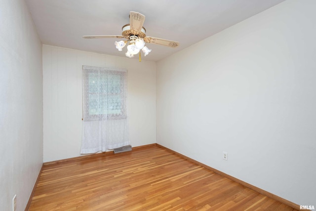 spare room with light wood-style floors, visible vents, and ceiling fan