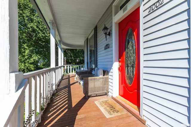 entrance to property featuring covered porch