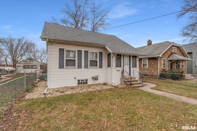 view of front of home featuring a front lawn