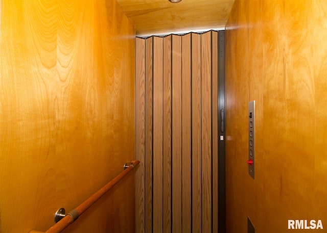 room details with elevator