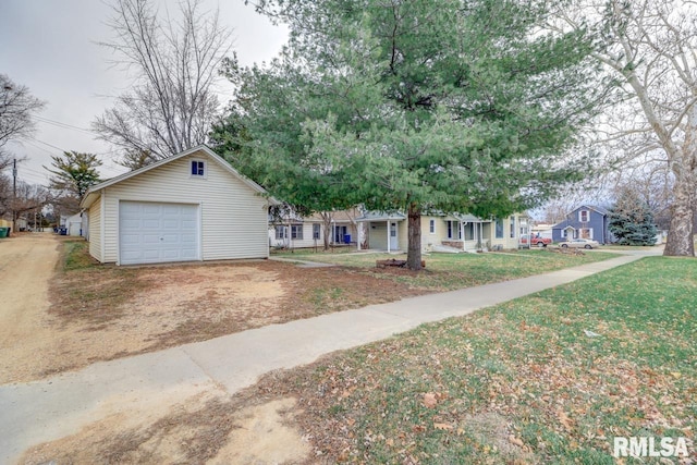 view of front of home featuring a front yard and a garage