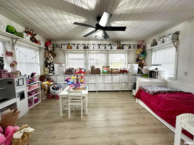 bedroom featuring light hardwood / wood-style floors and ceiling fan