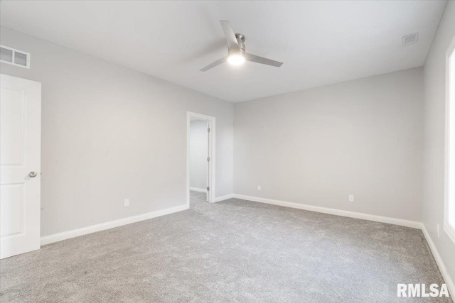 carpeted empty room featuring ceiling fan