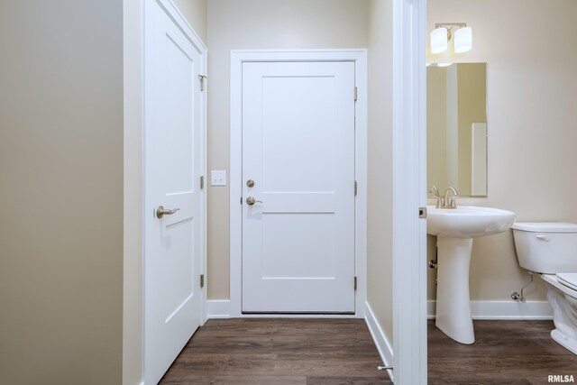 125 Beacon Harbor Cir, East Moline, IL 61244 - interior space with baseboards, dark wood-style floors, and a sink