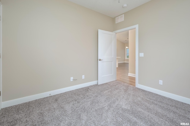 unfurnished room featuring carpet