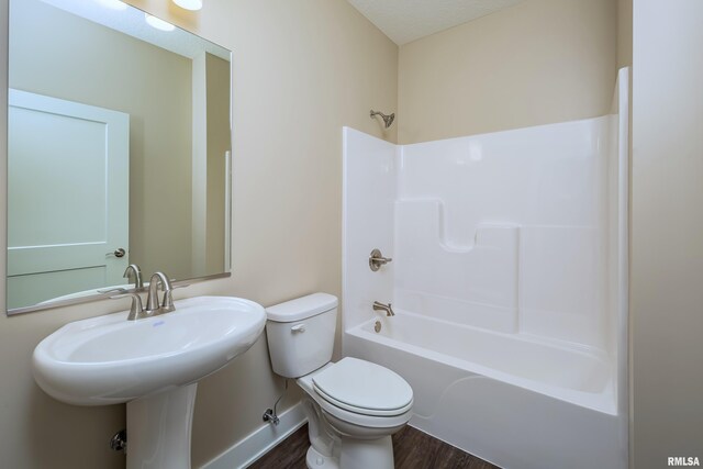 125 Beacon Harbor Cir, East Moline, IL 61244 - full bath featuring toilet, shower / bath combination, and wood finished floors
