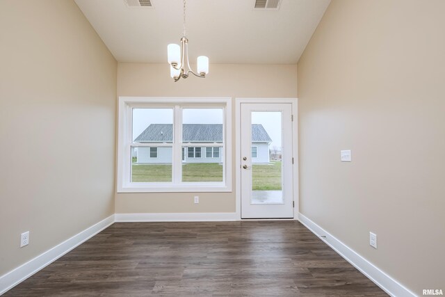125 Beacon Harbor Cir, East Moline, IL 61244 - interior space with a notable chandelier, dark wood-style floors, and baseboards