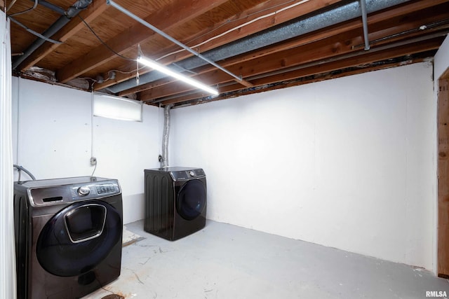 washroom featuring washer and clothes dryer