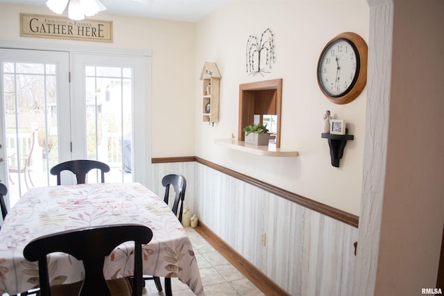 dining space featuring ceiling fan