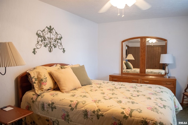 bedroom with ceiling fan