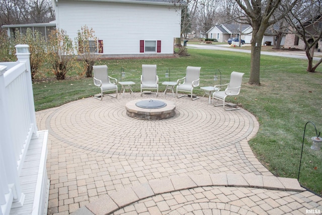 view of patio with a fire pit