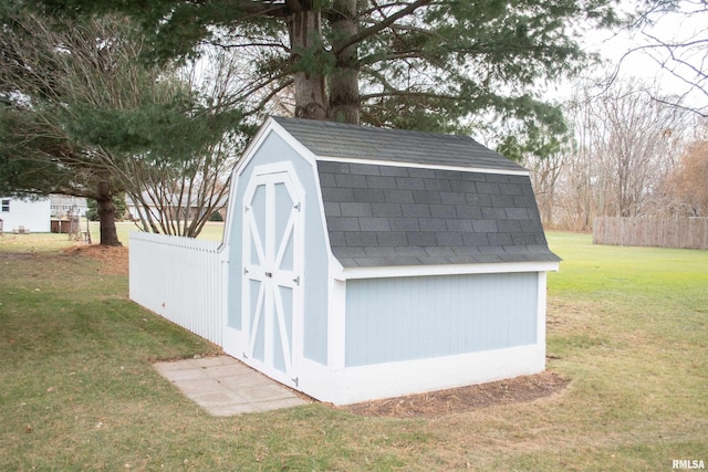 view of outdoor structure featuring a yard