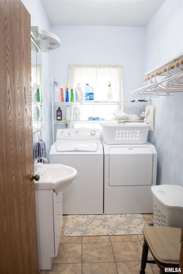 laundry room with tile patterned flooring and washing machine and clothes dryer