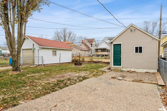 back of house featuring an outbuilding