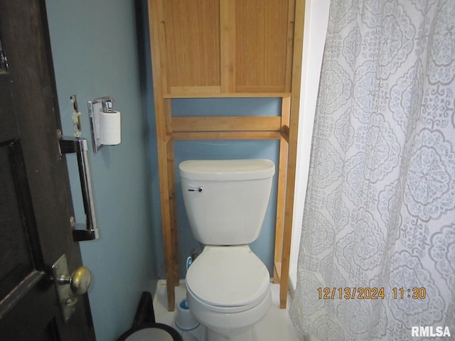 bathroom featuring toilet