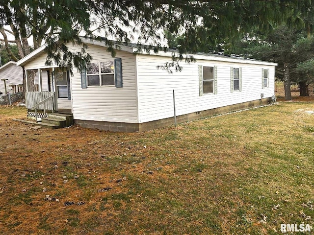 exterior space featuring a front yard