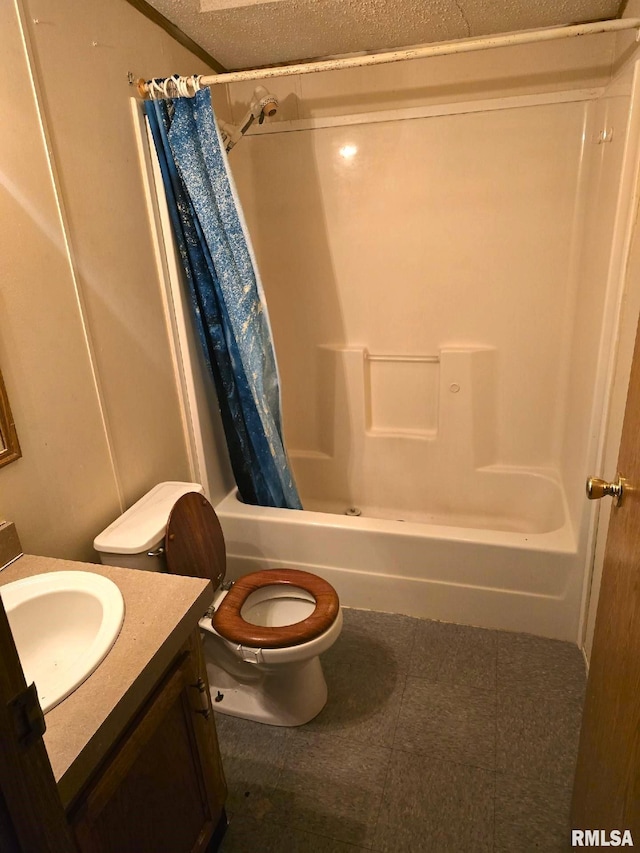 full bathroom featuring vanity, toilet, a textured ceiling, and shower / tub combo with curtain