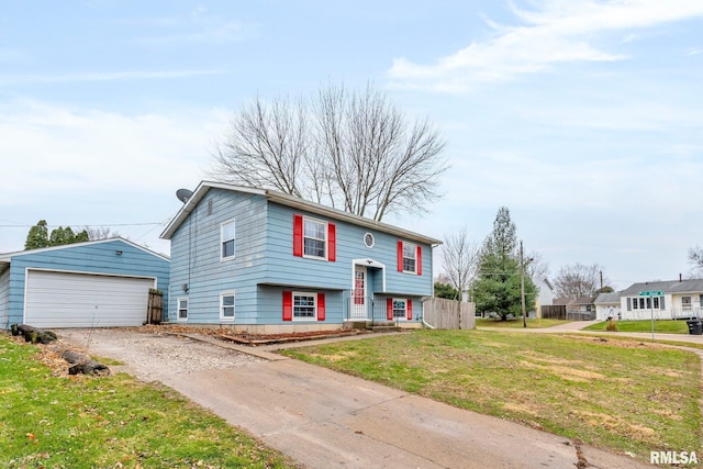 view of front of house featuring a front lawn