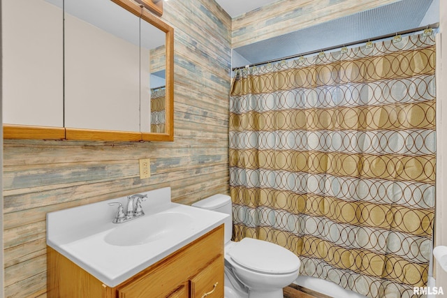 bathroom with vanity, a shower with shower curtain, and toilet