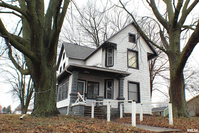 view of front of property featuring covered porch