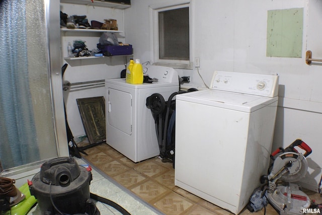 laundry room with independent washer and dryer and light parquet floors