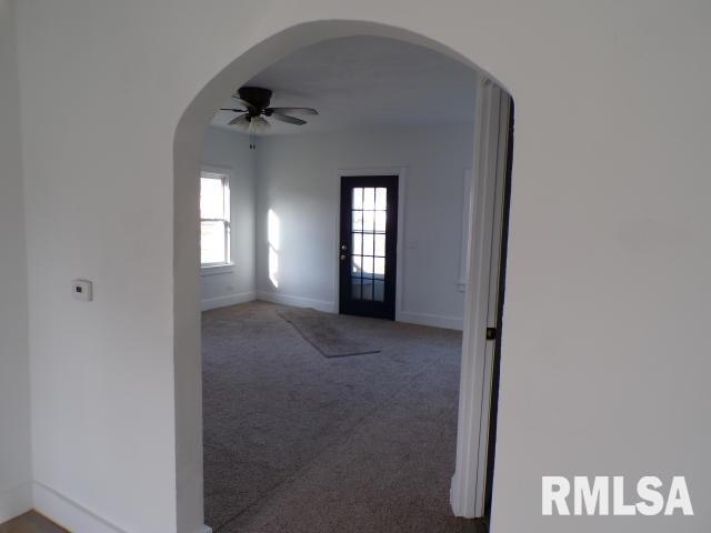 entrance foyer featuring carpet flooring and ceiling fan