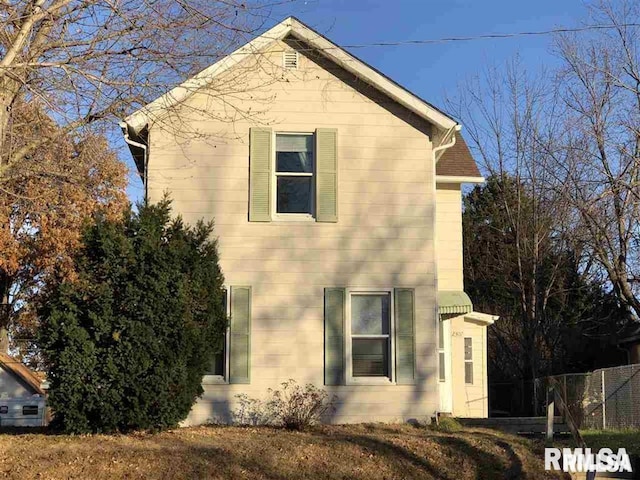 2307 Farnam St, Davenport, IA 52803 - view of side of property