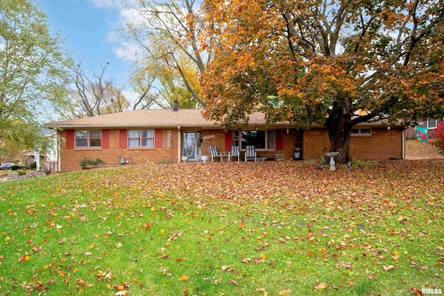 view of front of house with a front lawn