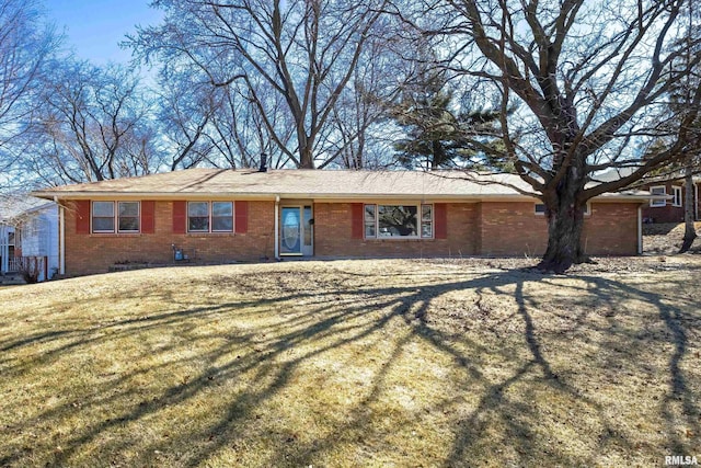 ranch-style house featuring brick siding and a front yard