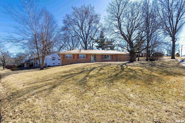 ranch-style house featuring a front yard