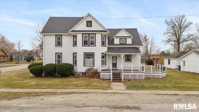 view of front of home featuring a front yard and covered porch