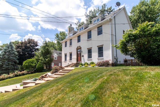 view of front of property with a front yard