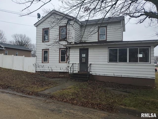 view of front of property