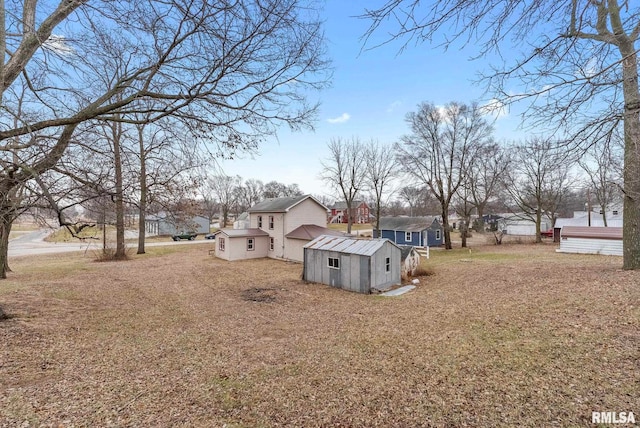 view of yard with a storage shed