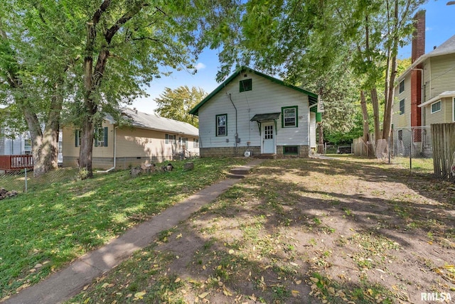 view of front of home with a front yard