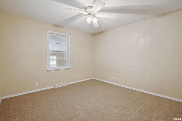 carpeted empty room featuring ceiling fan