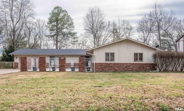 ranch-style home featuring a front yard