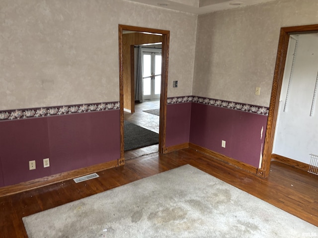 560 4th Ave S, Clinton, IA 52732 - spare room with wood finished floors, baseboards, and a wainscoted wall