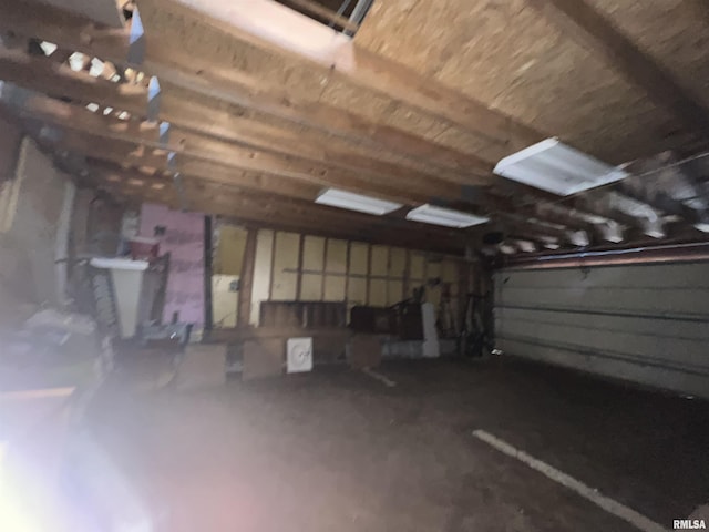 560 4th Ave S, Clinton, IA 52732 - view of garage