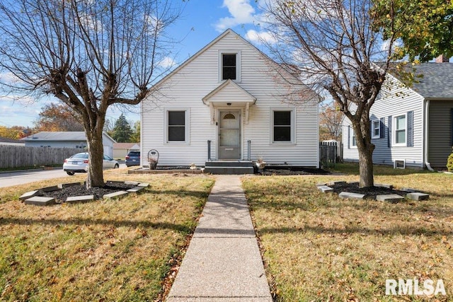 bungalow-style house featuring a front lawn