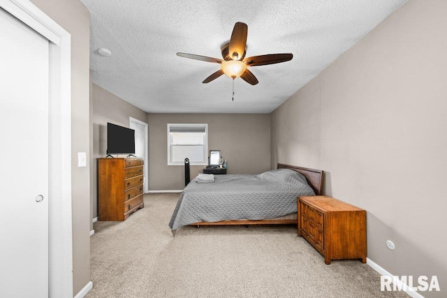 bedroom with ceiling fan and a textured ceiling