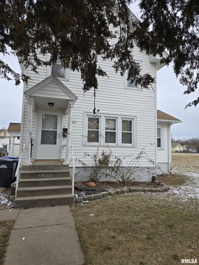 view of front of home with a front yard