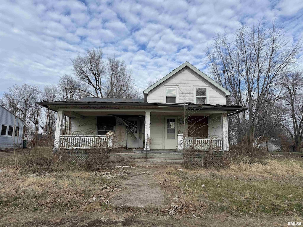 view of front of home featuring a porch