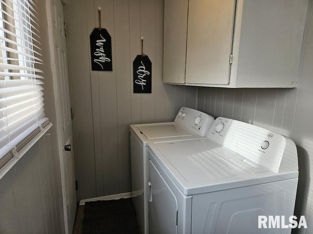 laundry room with cabinets and independent washer and dryer