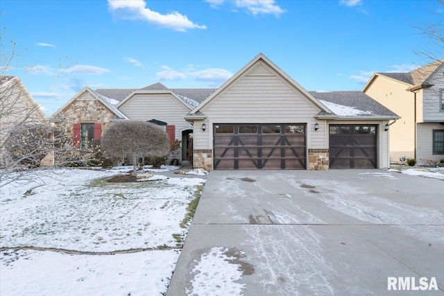 view of front facade with a garage