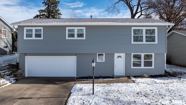 view of front facade featuring a garage